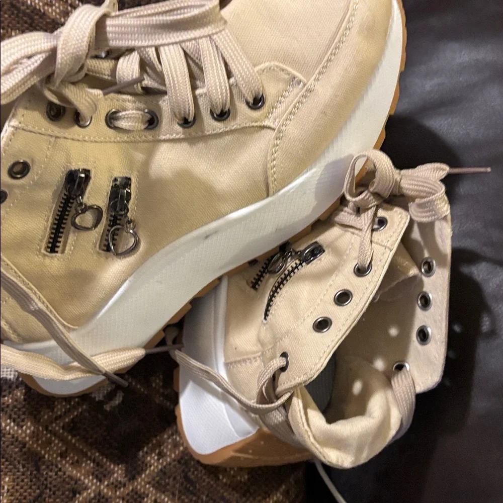 Sneaker - Picture 5 of 6